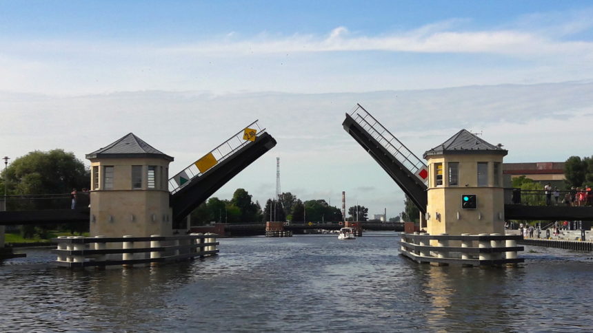 Most Wysoki w Elblagu z pokładu hausbota