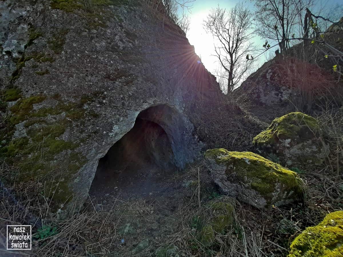 Jaskinia jasna koło Smolenia.